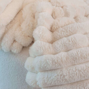 -BL-0002 - Furry blanket Amin (White)